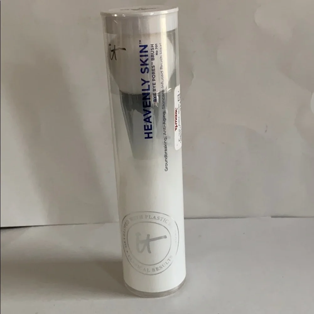 IT COSMETICS Heavenly Skin Bye Bye Pore Brush #701 $58 NIP